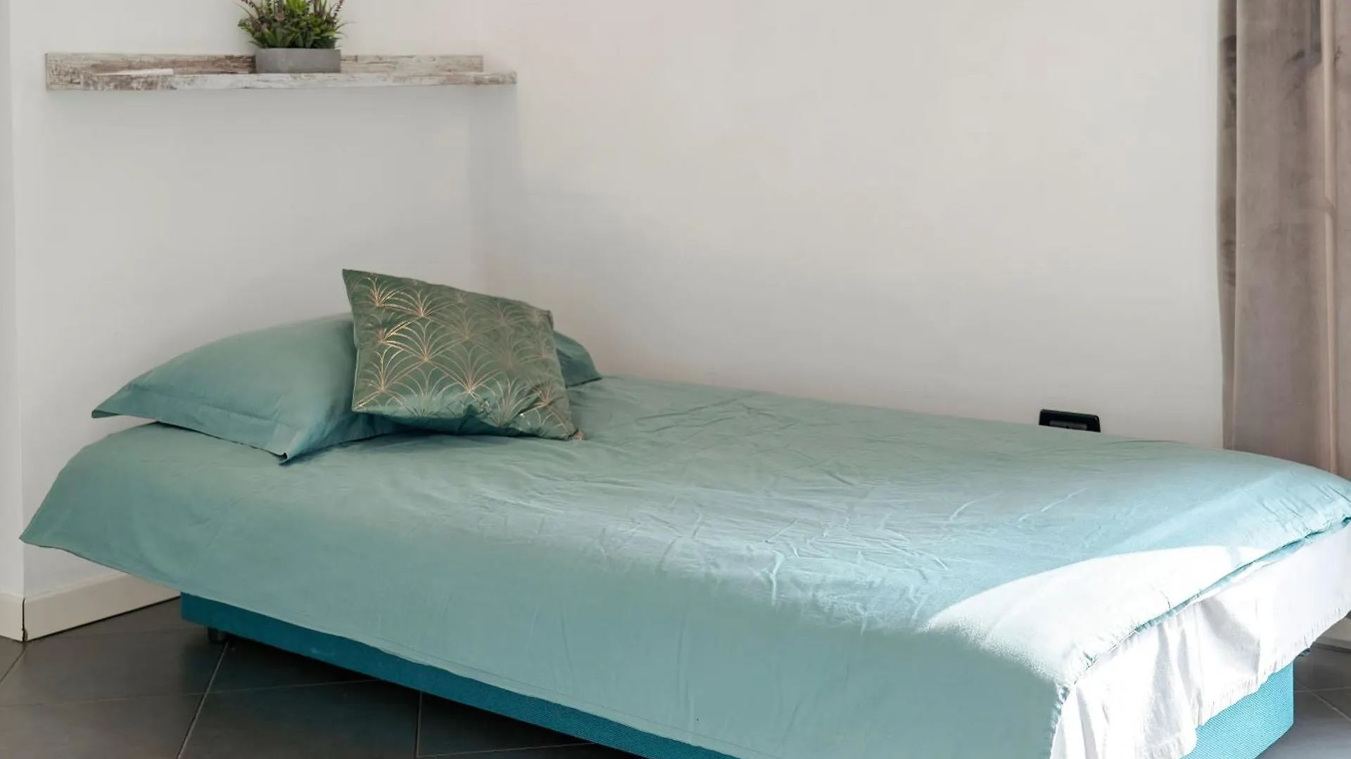 Design & Relax Sul Lago Di Garda Montinelle 0*,  İtalya